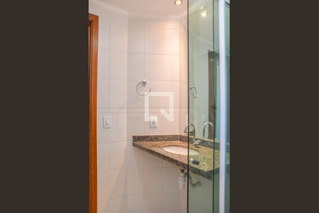 Apartamento à venda com 68m², 2 quartos e 2 vagas Apartamento à venda com 68m², 2 quartos e 2 vagasBanheiro da Suíte