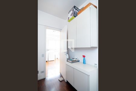 Apartamento à venda com 239m², 3 quartos e 3 vagas Apartamento à venda com 239m², 3 quartos e 3 vagasQuarto de Serviço