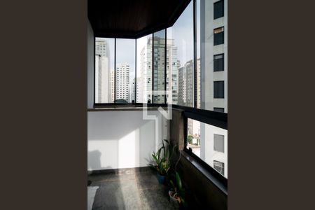 Apartamento à venda com 239m², 3 quartos e 3 vagas Apartamento à venda com 239m², 3 quartos e 3 vagasVaranda Quarto 3 - Suite