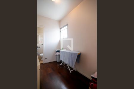 Apartamento à venda com 239m², 3 quartos e 3 vagas Apartamento à venda com 239m², 3 quartos e 3 vagasQuarto de Serviço