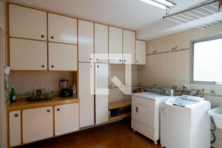 Apartamento à venda com 239m², 3 quartos e 3 vagas Apartamento à venda com 239m², 3 quartos e 3 vagasÁrea de Serviço