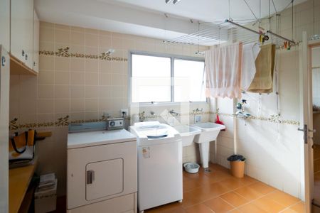 Apartamento à venda com 239m², 3 quartos e 3 vagas Apartamento à venda com 239m², 3 quartos e 3 vagasÁrea de Serviço