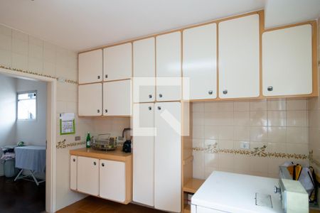 Apartamento à venda com 239m², 3 quartos e 3 vagas Apartamento à venda com 239m², 3 quartos e 3 vagasÁrea de Serviço