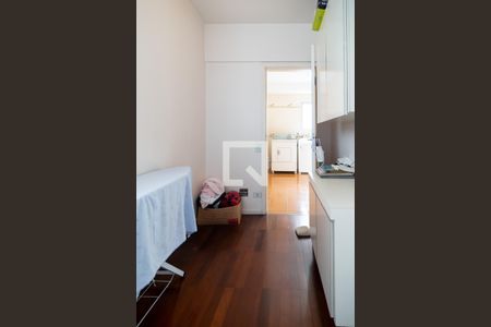 Apartamento à venda com 239m², 3 quartos e 3 vagas Apartamento à venda com 239m², 3 quartos e 3 vagasQuarto de Serviço