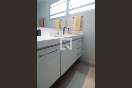 Apartamento à venda com 239m², 3 quartos e 3 vagas Apartamento à venda com 239m², 3 quartos e 3 vagasBanheiro Social