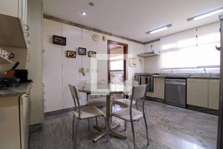 Apartamento à venda com 260m², 4 quartos e 4 vagasCozinha