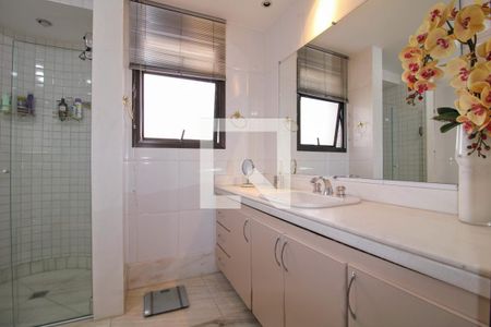 Apartamento à venda com 260m², 4 quartos e 4 vagasBanheiro 3