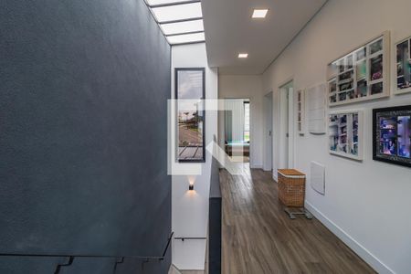 Casa de condomínio à venda com 327m², 4 quartos e 6 vagas Casa de condomínio à venda com 327m², 4 quartos e 6 vagasHall dos Quartos