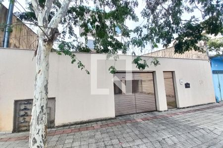 Apartamento para alugar com 82m², 3 quartos e 2 vagas Apartamento para alugar com 82m², 3 quartos e 2 vagasFachada