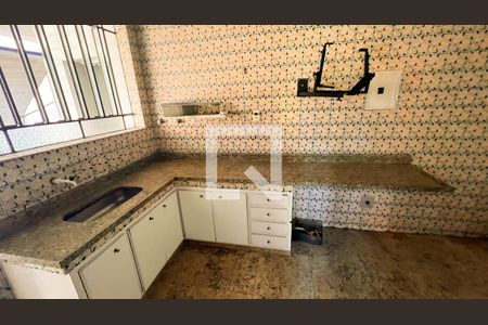 Casa à venda com 587m², 5 quartos e 16 vagasCozinha