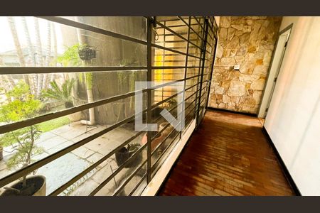 Casa à venda com 587m², 5 quartos e 16 vagasCorredor