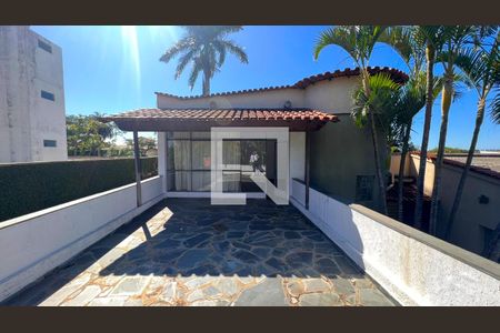 Casa à venda com 587m², 5 quartos e 16 vagasFachada