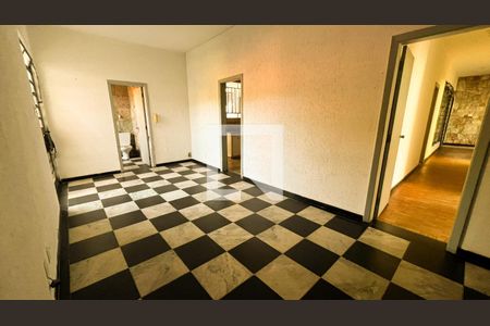 Casa à venda com 587m², 5 quartos e 16 vagasCorredor