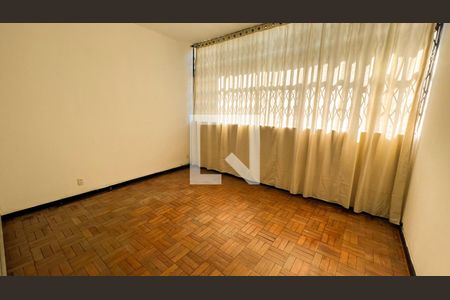 Casa à venda com 587m², 5 quartos e 16 vagasQuarto 3