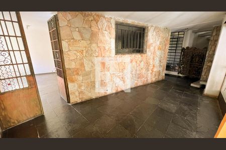 Casa à venda com 587m², 5 quartos e 16 vagasCorredor