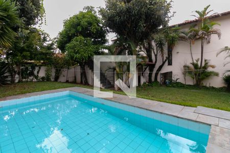 Casa à venda com 300m², 4 quartos e 4 vagas Casa à venda com 300m², 4 quartos e 4 vagasQuintal