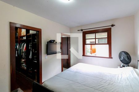Casa à venda com 300m², 4 quartos e 4 vagas Casa à venda com 300m², 4 quartos e 4 vagasQuarto Suíte