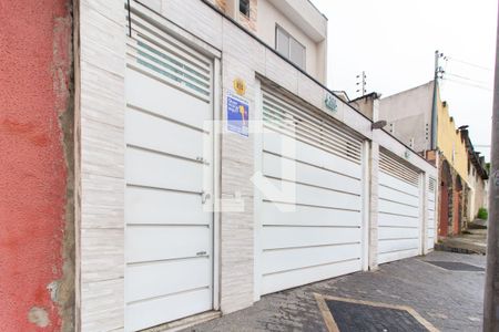 Casa à venda com 198m², 3 quartos e 7 vagas Casa à venda com 198m², 3 quartos e 7 vagasFachada