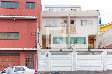 Casa à venda com 198m², 3 quartos e 7 vagas Casa à venda com 198m², 3 quartos e 7 vagasFachada