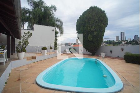 Casa à venda com 273m², 4 quartos e 2 vagasPiscina