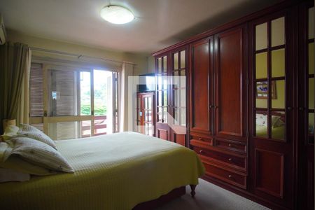 Casa à venda com 273m², 4 quartos e 2 vagasSuíte