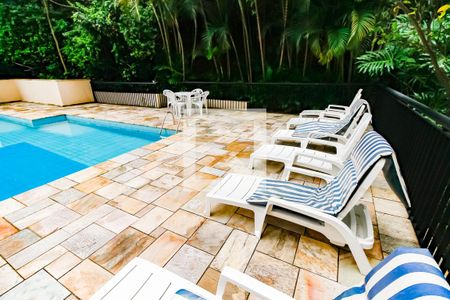 Apartamento à venda com 115m², 3 quartos e 3 vagas Apartamento à venda com 115m², 3 quartos e 3 vagasÁrea comum - Piscina