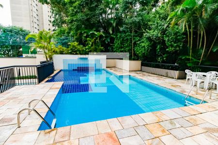 Apartamento à venda com 115m², 3 quartos e 3 vagas Apartamento à venda com 115m², 3 quartos e 3 vagasÁrea comum - Piscina