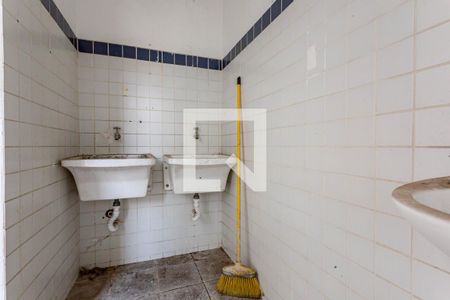 Casa para alugar com 320m², 5 quartos e sem vaga Casa para alugar com 320m², 5 quartos e sem vagaLavanderia/Banheiro De Serviços