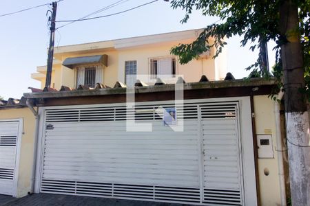 Casa à venda com 120m², 2 quartos e 2 vagas Casa à venda com 120m², 2 quartos e 2 vagasFachada