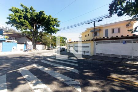 Casa à venda com 120m², 2 quartos e 2 vagas Casa à venda com 120m², 2 quartos e 2 vagasFachada