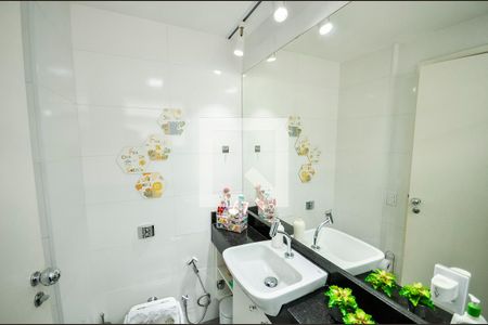 Apartamento à venda com 156m², 3 quartos e 1 vaga Apartamento à venda com 156m², 3 quartos e 1 vagaBanheiro Social