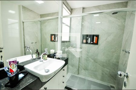 Apartamento à venda com 156m², 3 quartos e 1 vaga Apartamento à venda com 156m², 3 quartos e 1 vagaBanheiro da Suíte