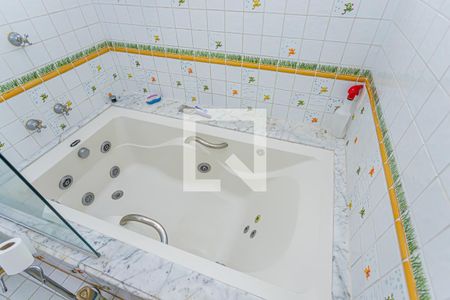 Casa à venda com 980m², 5 quartos e 9 vagasBanheiro suite 3