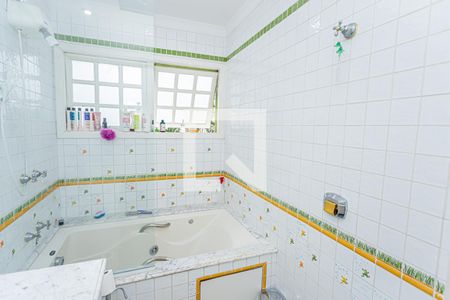 Casa à venda com 980m², 5 quartos e 9 vagasBanheiro suite 3