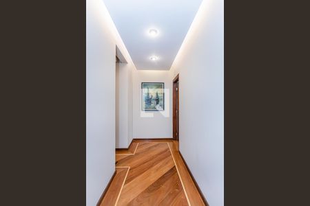 Casa à venda com 980m², 5 quartos e 9 vagasCorredor