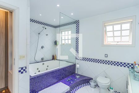 Casa à venda com 980m², 5 quartos e 9 vagasBanheiro suite 1