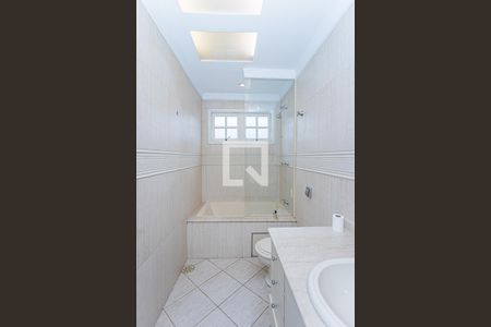 Casa à venda com 980m², 5 quartos e 9 vagasBanheiro Social