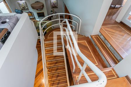 Casa à venda com 980m², 5 quartos e 9 vagasEscada