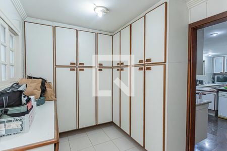 Casa à venda com 980m², 5 quartos e 9 vagasDespensa