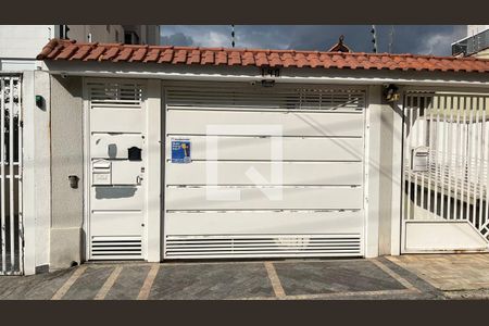 Casa à venda com 350m², 4 quartos e 5 vagas Casa à venda com 350m², 4 quartos e 5 vagasFachada