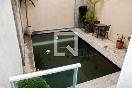 Casa à venda com 350m², 4 quartos e 5 vagas Casa à venda com 350m², 4 quartos e 5 vagasPiscina