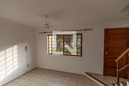 Sala de casa de condomínio para alugar com 2 quartos, 60m² em Residencial Burato, Campinas