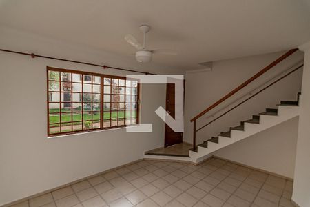 Sala de casa de condomínio para alugar com 2 quartos, 60m² em Residencial Burato, Campinas