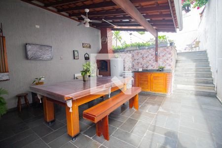 Casa à venda com 210m², 4 quartos e 5 vagasarea gourmet