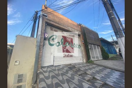 Casa à venda com 50m², 1 quarto e 1 vaga Casa à venda com 50m², 1 quarto e 1 vagaFachada