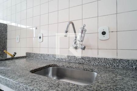 Cozinha de apartamento para alugar com 2 quartos, 41m² em Jardim Maringá, São Paulo