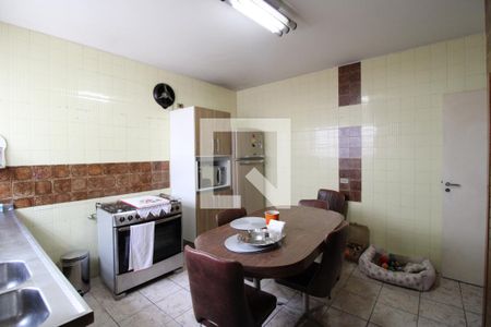 Casa à venda com 250m², 3 quartos e 4 vagasCozinha 