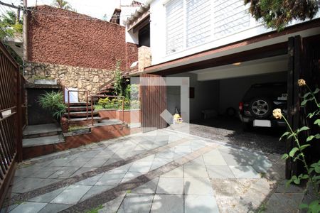 Casa à venda com 250m², 3 quartos e 4 vagasFachada interna 