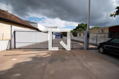 Casa à venda com 60m², 1 quarto e 2 vagas Casa à venda com 60m², 1 quarto e 2 vagasFachada