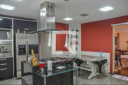 Apartamento à venda com 242m², 4 quartos e 4 vagas Apartamento à venda com 242m², 4 quartos e 4 vagasCozinha